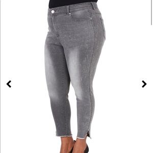 Seven7 High rise ankle leggings. NWT